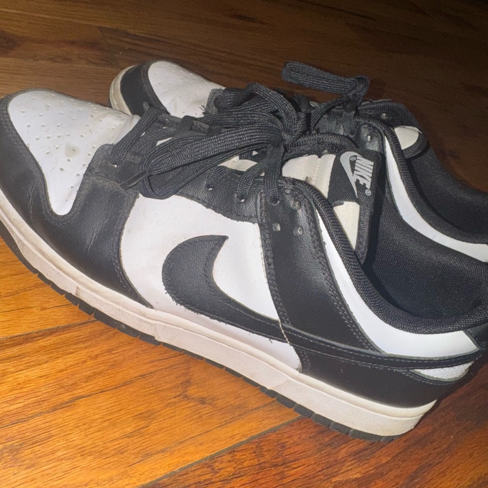 Size 11 Men’s Nike Panda Sneakers